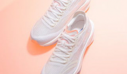 安踏最新爆料马赫pro,马赫Pro运动鞋惊艳亮相，科技与时尚的完美融合